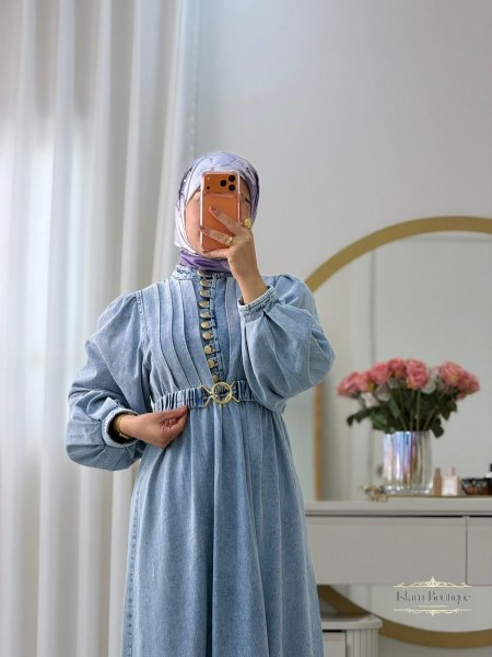 فستان جينز بأزرار ذهبية