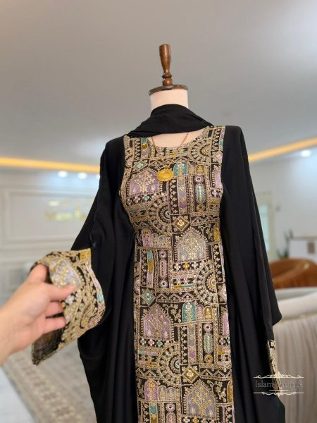 أسود